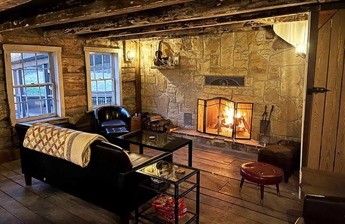 Clearville Resort | River Mountain Modern Lodge – Hot Springs Tubs