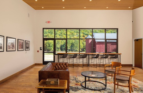 Clearville Resort | River Mountain Modern Lodge – Hot Springs Tubs