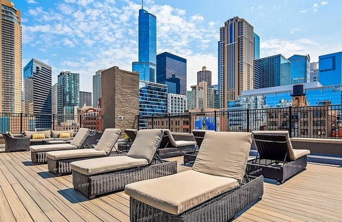 Downtown Chicago Hotel | River North Stay | 1 Unit | Near Chicago Attractions