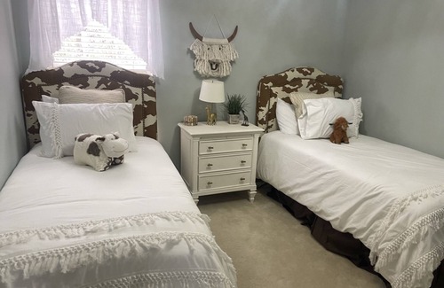 Moores Chapel House | River Retreat-Charlotte near US Whitewater Ctr- theater room, 15 mins to uptown!