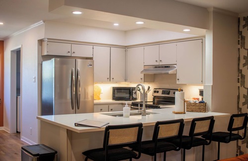 San Marcos House | River Run Retreat - Cowboy Pool, Fire Pit & Pool Table! Close to Campus & River