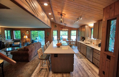 Crescent City House | River's Bend - Your ultimate River Destination