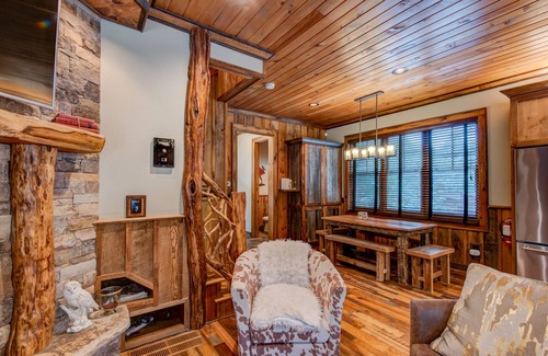 Banner Elk Cabin | River's Edge at Eagles Nest River Club, private fishing on Elk River, hot tub