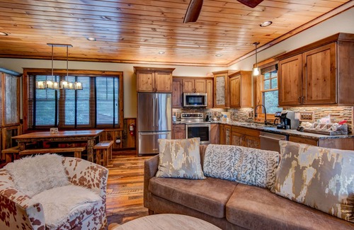 Banner Elk Cabin | River's Edge at Eagles Nest River Club, private fishing on Elk River, hot tub