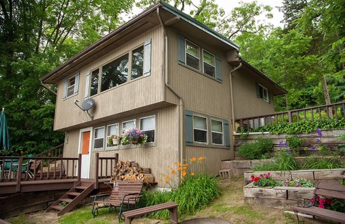 Muscoda Cottage | River's Edge Cabin, LLC