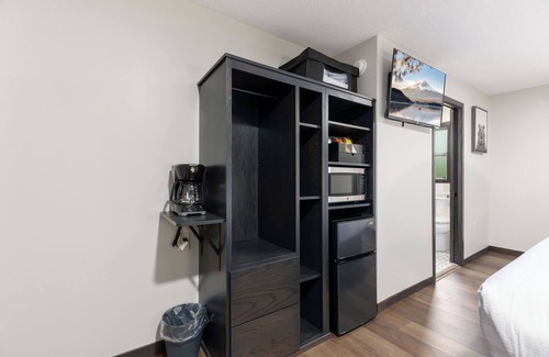 Aitkin Hotel | River View | Modern Lodge | WiFi | Pets OK!