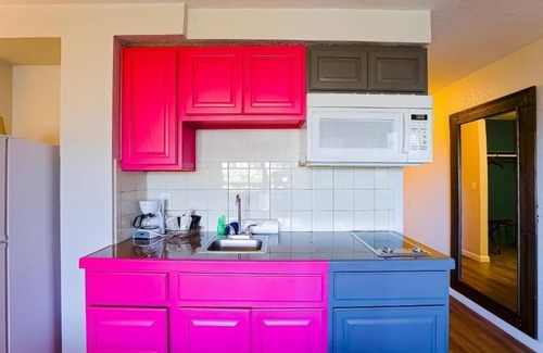 Seaside Hotel | River View Room with Comfortable Bed Near Seaside Main Drag