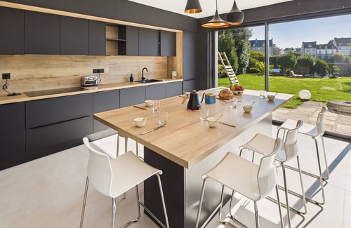 Pont-l'Abbe Ski Chalet | River View – Spacious House and Garden for 10