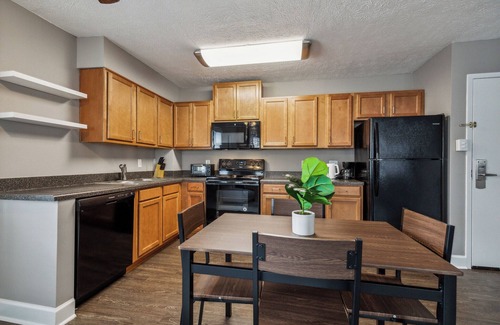 Indianapolis Apartment | River West 211 I Beautiful Apt I Free Parking