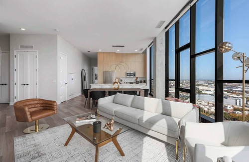 River West Apartment | River West 3BR Penthouse Duo: Skyline Comfort