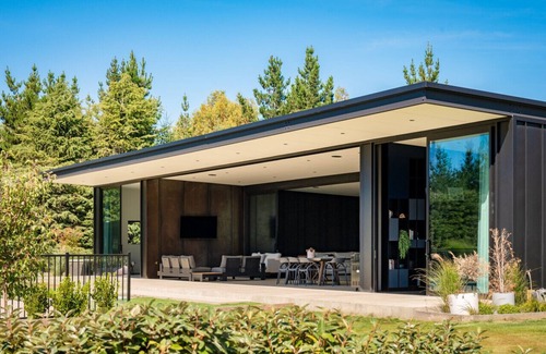 Albert Town House | Riverbank Luxury - Hosted by NZSIR Luxury Rental Homes