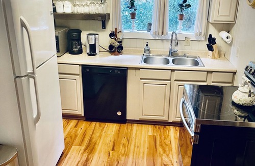 Bat Cave Cabin | RiverCottage minutes from Chimney Rock & Lake Lure - Hendersonville & Asheville