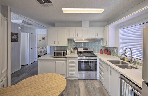 Holiday Shores House | Riverfront Bullhead City Home w/Private Dock