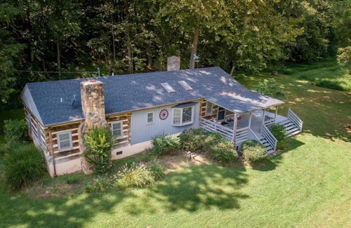 Luray Cabin | Riverfront Cabin! Fireplaces, Farm, Trail & Kayaks