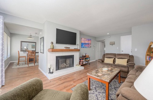 Bullhead City Condo | Riverfront Condo! - Marina/boat slips/pool/spa/river dock - 2Bed 2Bath