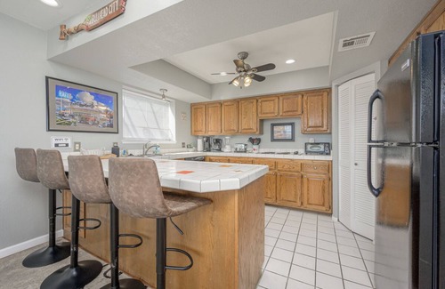 Bullhead City Condo | Riverfront Condo! - Marina/boat slips/pool/spa/river dock - 2Bed 2Bath