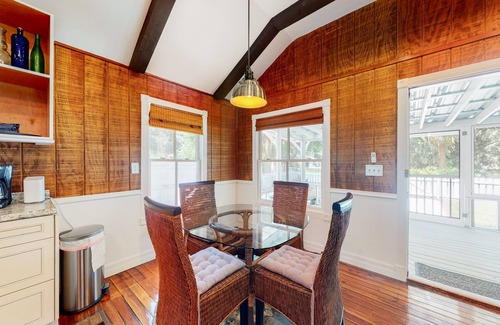 Bonita Springs Cottage | Riverfront dog-friendly cottages with kayaks, dock, patio, grill, & water views