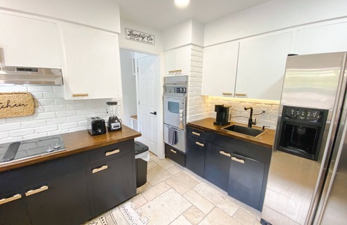 Grants Pass House | Riverfront House with hot tub, game room and more!