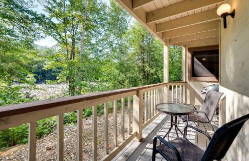 Lincoln Apartment | Riverfront Lincoln Condo with Patio and Pool Access!