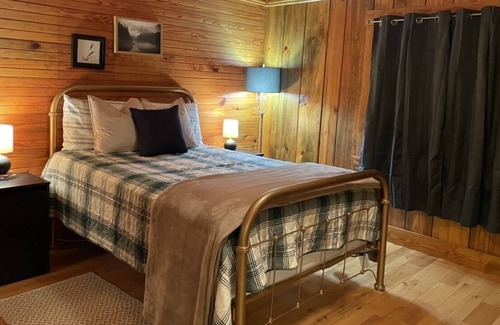 Smithville Cabin | Riverfront Log Cabin - Private River Access!