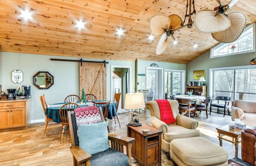 Newland House | Riverfront Newland Home w/Pool & Golf Club Access