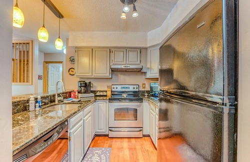 Lincoln Apartment | Riverfront Oasis at Loon