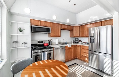 The Flats Apartment | Riverfront Retreat 2 Units 3BR Free Parking