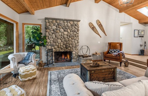 Hobart Cabin | Riverfront Retreat on the Cedar River