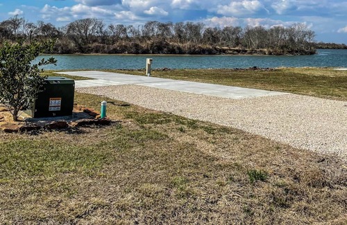 Matagorda RV Rental | Riverfront RV Spot #3
