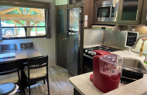 Driftwood House | Rivers, private elk viewing, FREE amenities, site on 62 acres