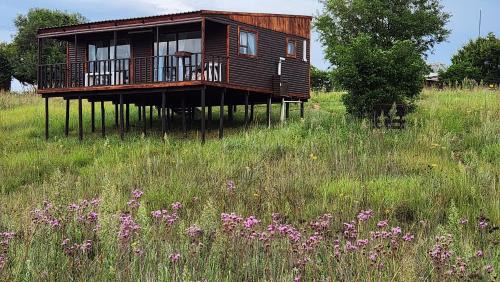 Hartbeespoort Apartment | Rivers Rest Country Cabin