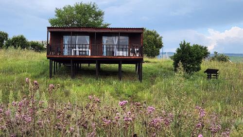 Hartbeespoort Apartment | Rivers Rest Country Cabin