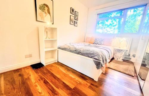 Grove Apartment | Riverside 1 bed Flat in the Heart of Kingston