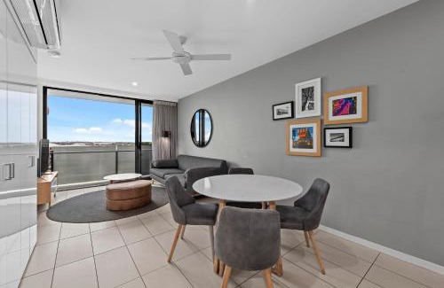 Hamilton Apartment | Riverside 1BR Apt with King Bed and Pool!