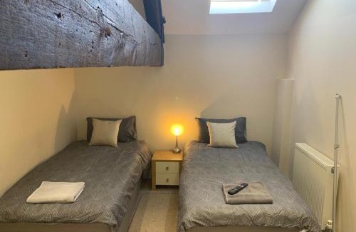 Boston Apartment | RIVERSIDE APARTMENT IN THE CENTRE