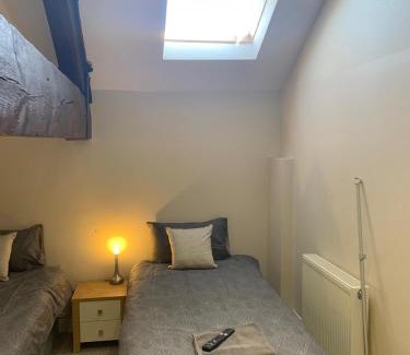 Boston Apartment | RIVERSIDE APARTMENT IN THE CENTRE