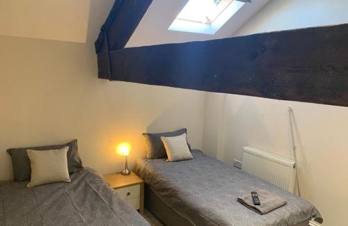 Boston Apartment | RIVERSIDE APARTMENT IN THE CENTRE