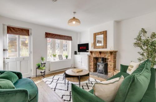 Hertford House | Riverside Cottage Retreat Hertford Town Sleeps 6