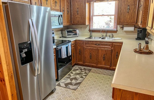 Piney Creek Cabin | Riverside Escape Too: 4 BR, 2.5 BA Cabin or Bungalow in Piney Creek, Sleeps 8
