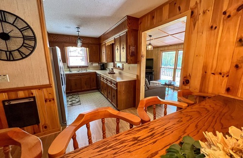 Piney Creek Cabin | Riverside Escape Too: 4 BR, 2.5 BA Cabin or Bungalow in Piney Creek, Sleeps 8
