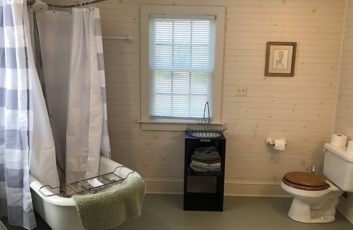 Ware House | Riverside farm cottage with pool