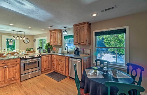 Mountain Home House | 'Riverside Hide-A-Way' w/Patio, BBQ, Fishing Pier