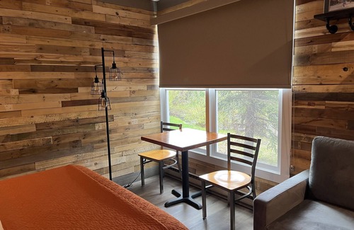 Telluride Hotel | Riverside Hotel Room With Split-King Bed