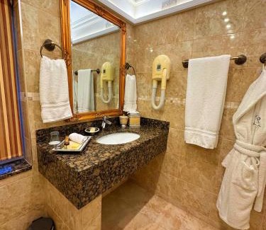 Ely Hotel | Riverside Inn