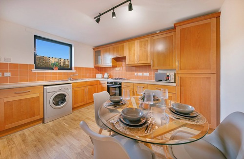 Central Aberdeen Apartment | Riverside Lodge - overlooking the River Dee