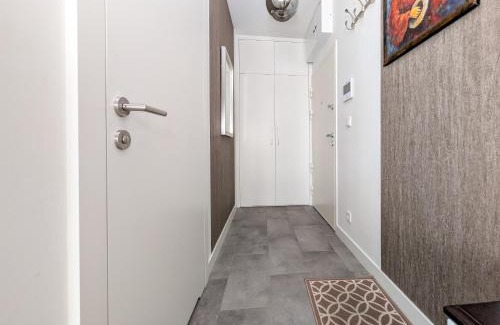 Srodmiescie Apartment | Riverside Modern Studio by BookingHost
