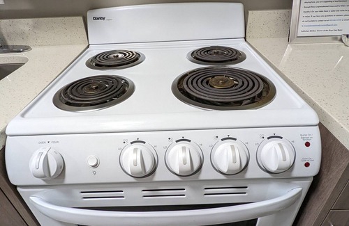 Medicine Hat Hotel | Riverside Motel & Suites