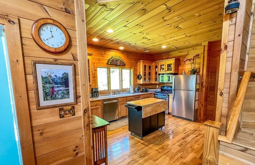 Laurel Springs Cabin | RIVERSIDE REFLECTIONS -Easy River Access, Fire Pit, WiFi & Covered Porch!