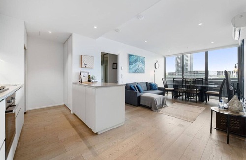 Docklands Apartment | Riverside Views Melbourne - WiFi-Netflix