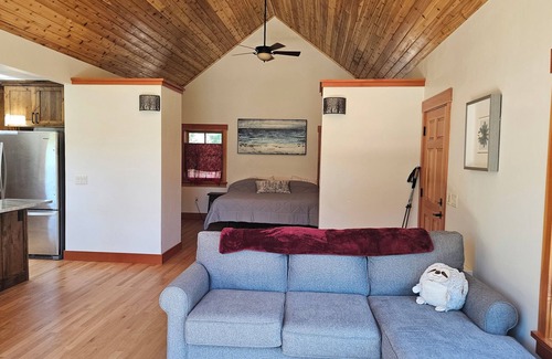 Vida Cottage | RiverSong - Charming McKenzie Riverside Guest House